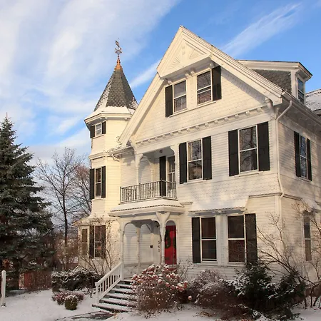Lang House On Main Street Bed & Breakfast-3